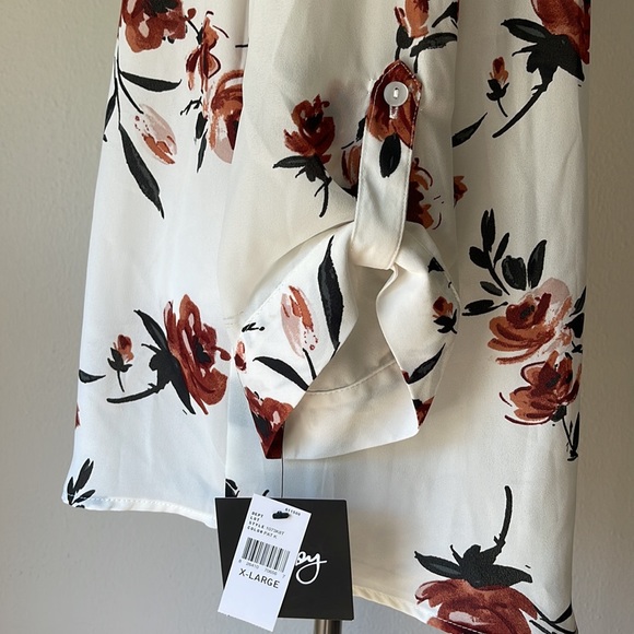 🆕 NWT Beautiful Off White Floral Button Down Blouse - Picture 5 of 6